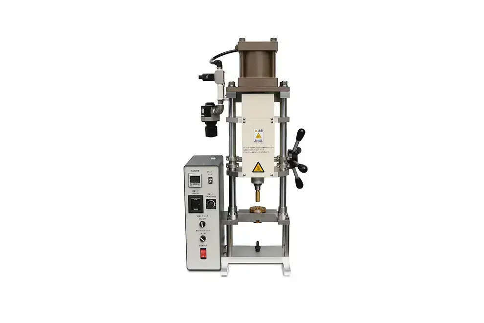 空圧微量混練射出成形機