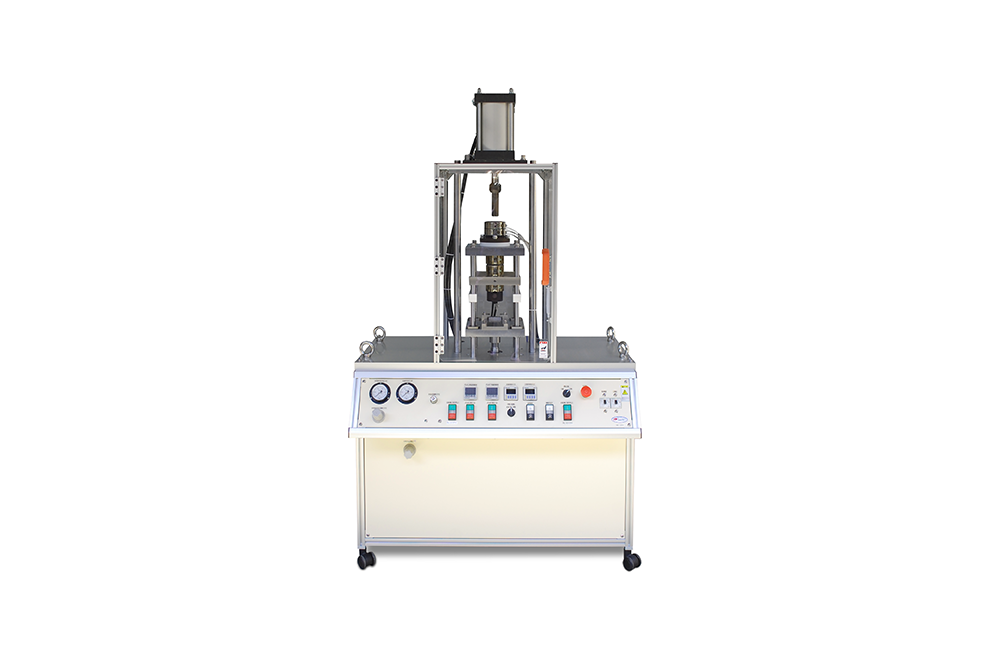 半自動射出成形機